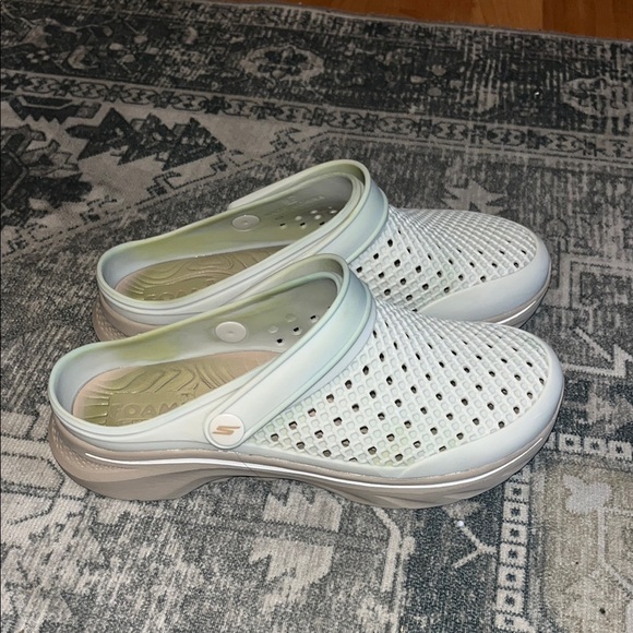 Skechers WOMEN'S Foamies: GO WALK 7 - Joyous size 7 - Picture 2 of 10